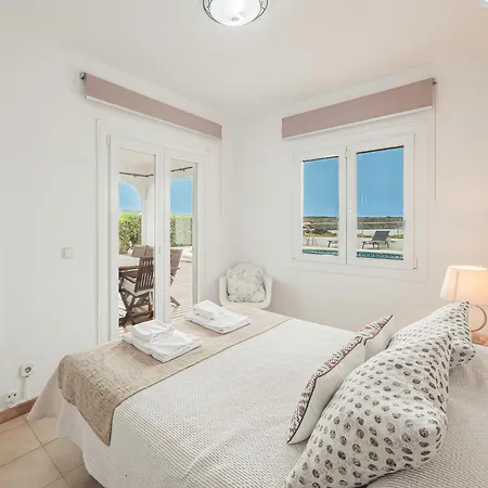Pilar Frontline With Great Seaviews Close To Free Ac Wifi فيلة إيز ميركاذال